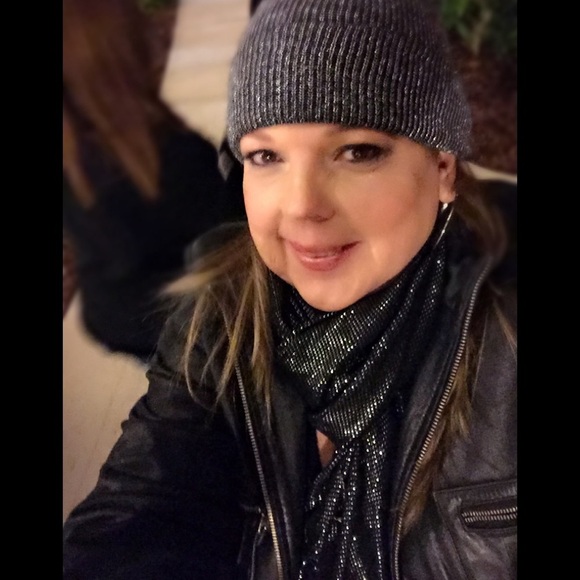 Meet your Posher Ambassadors Level II Giz 5 Stars ๐๐๐๐๐ - Picture 8 of 16